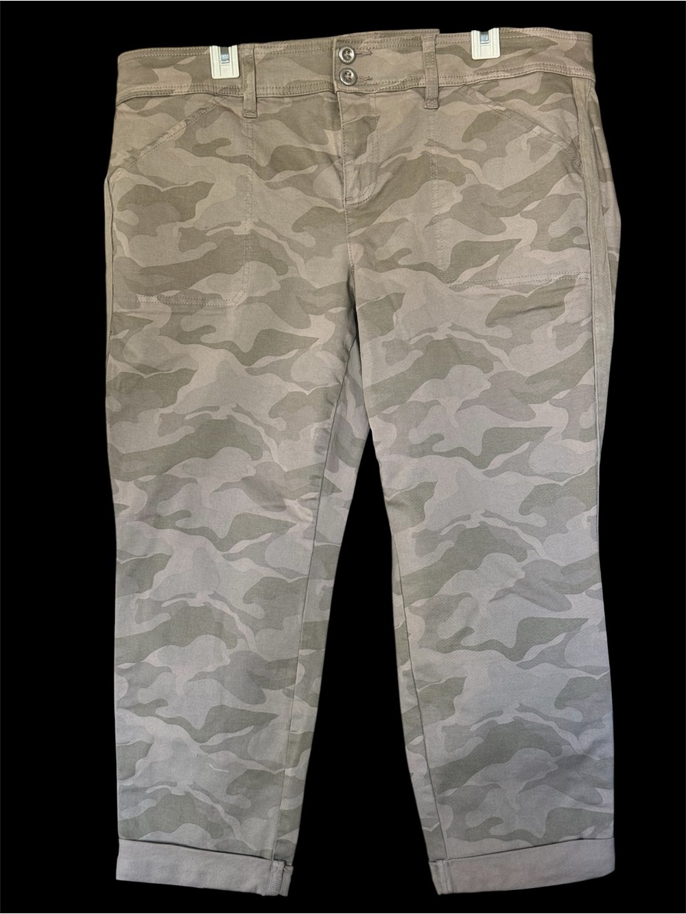 TORRID Camo Print Cropped Pants New w/tags Size 18 Never Worn!